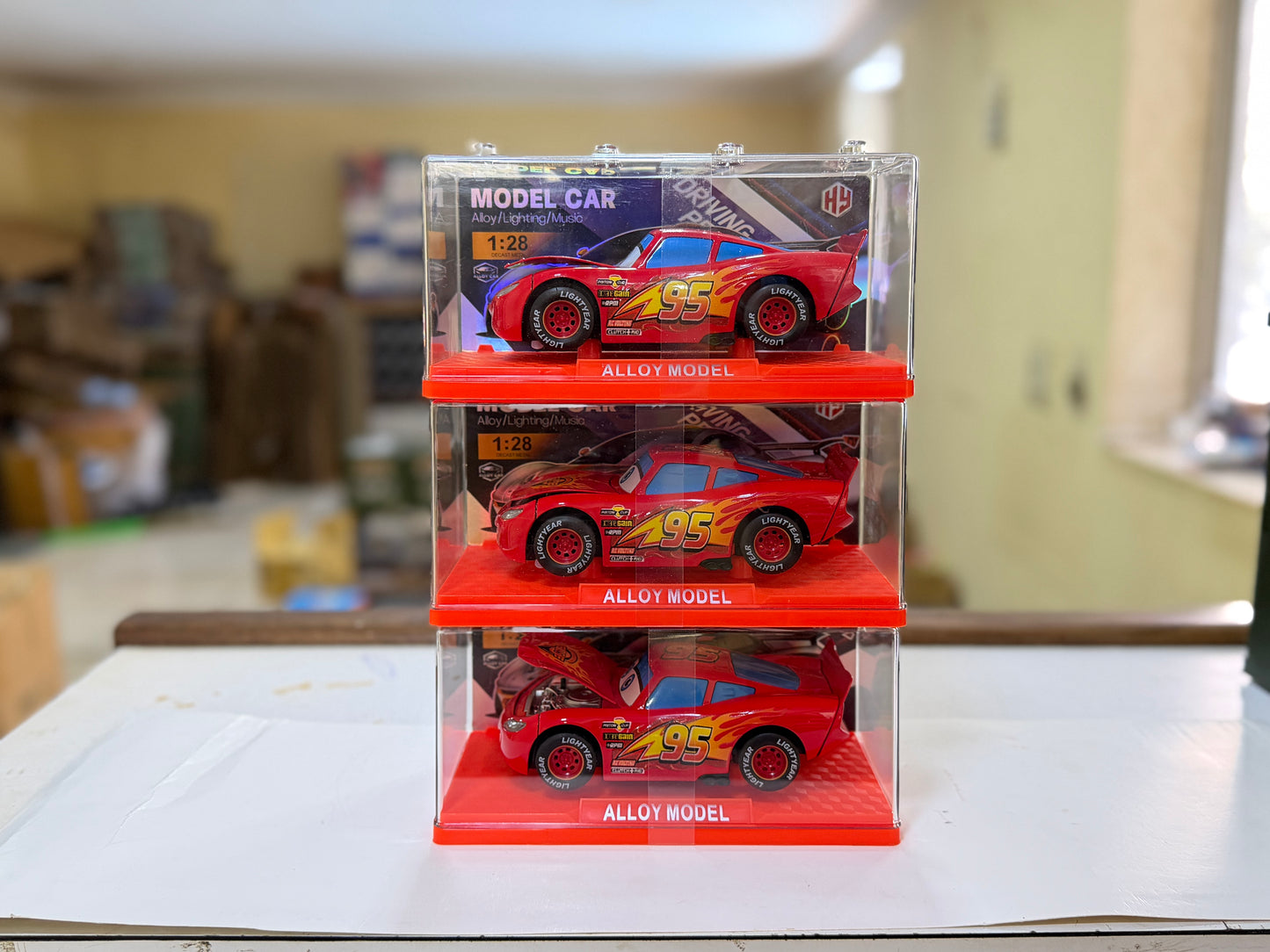 Alloy 1:28 Cars 95 Lightning McQueen diecast car