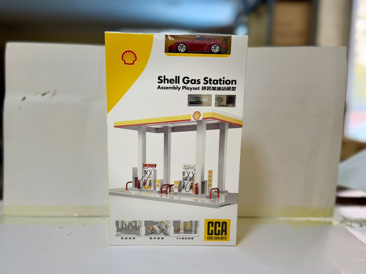 CCA 01278E Shell Gas Station Porsche 1:64 Car Assembly Playset